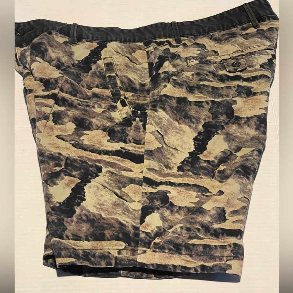 Marc Ecko‎ shorts dirt bike print mens size 38 tan black pre-owned condition